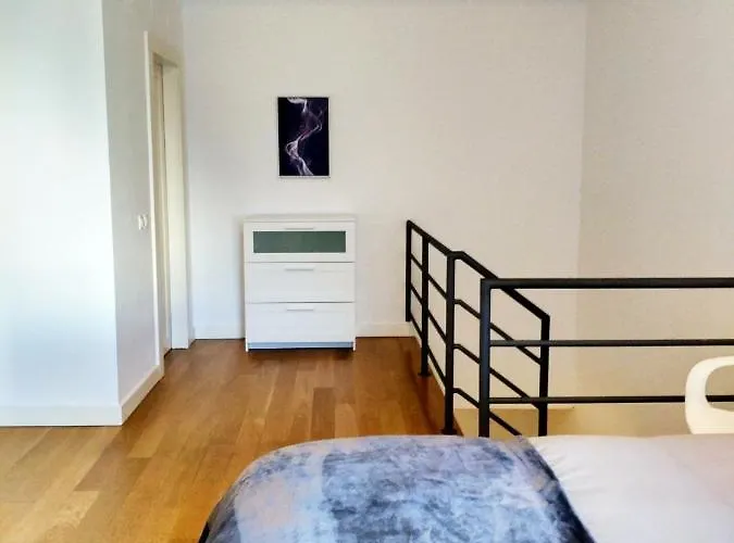 아파트 Duplex With Free Pool And Garage